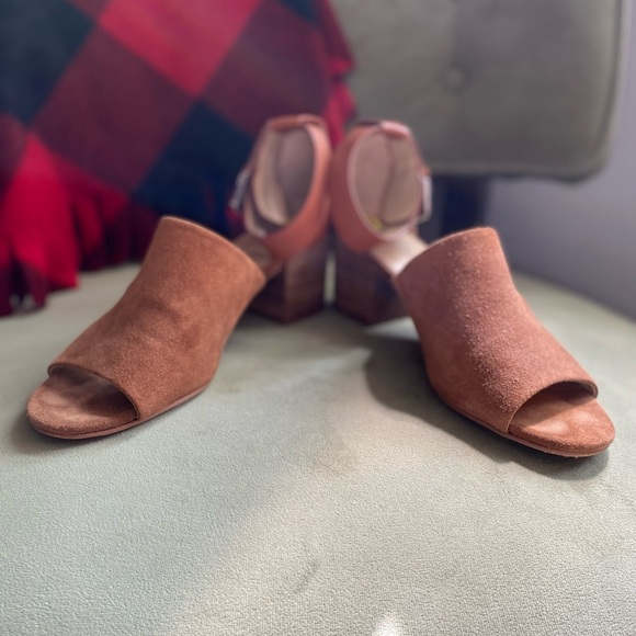 Marc Fisher Size 9 Cognac Suede Heeled Sandals - Picture 4 of 16